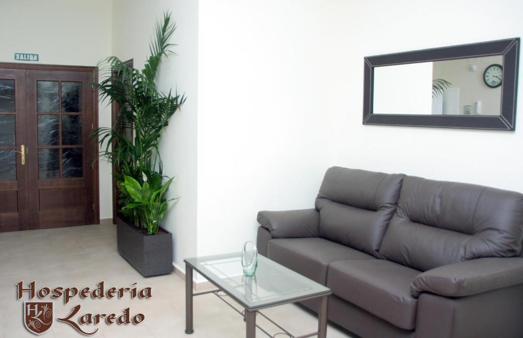 Hospederia Laredo La Carlota Exterior photo