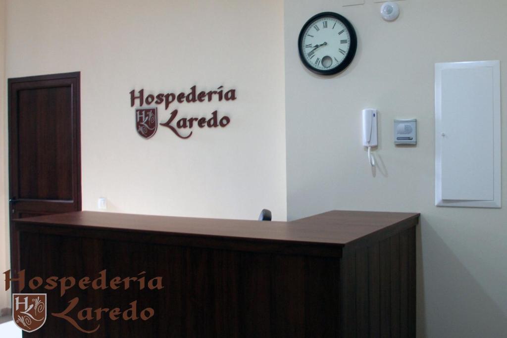 Hospederia Laredo La Carlota Exterior photo